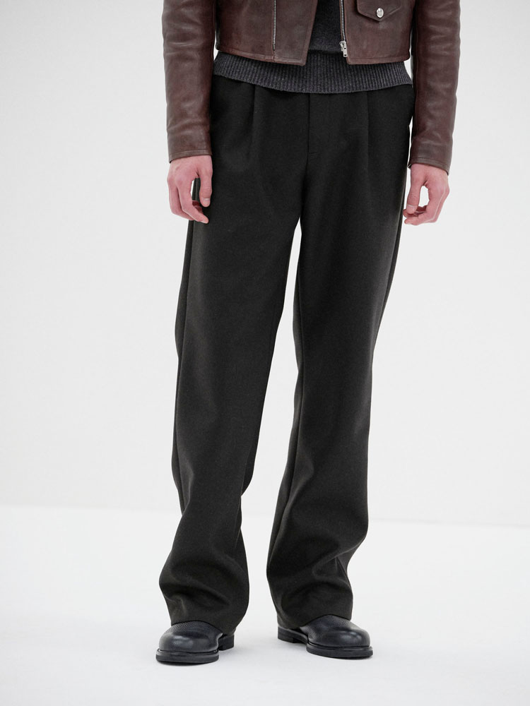 LIGHT MELTON ONE-TUCK SLACKS