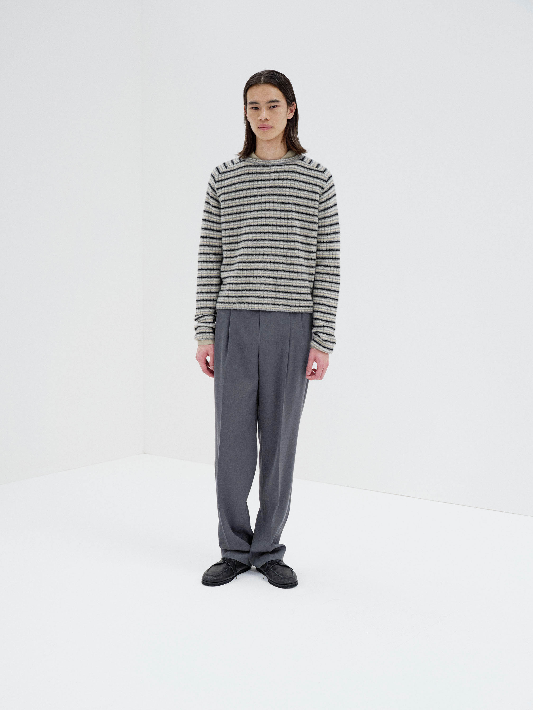 LIGHT WOOL MAX GABARDINE TWO-TUCK SLACKS 詳細画像 DARK GRAY 1