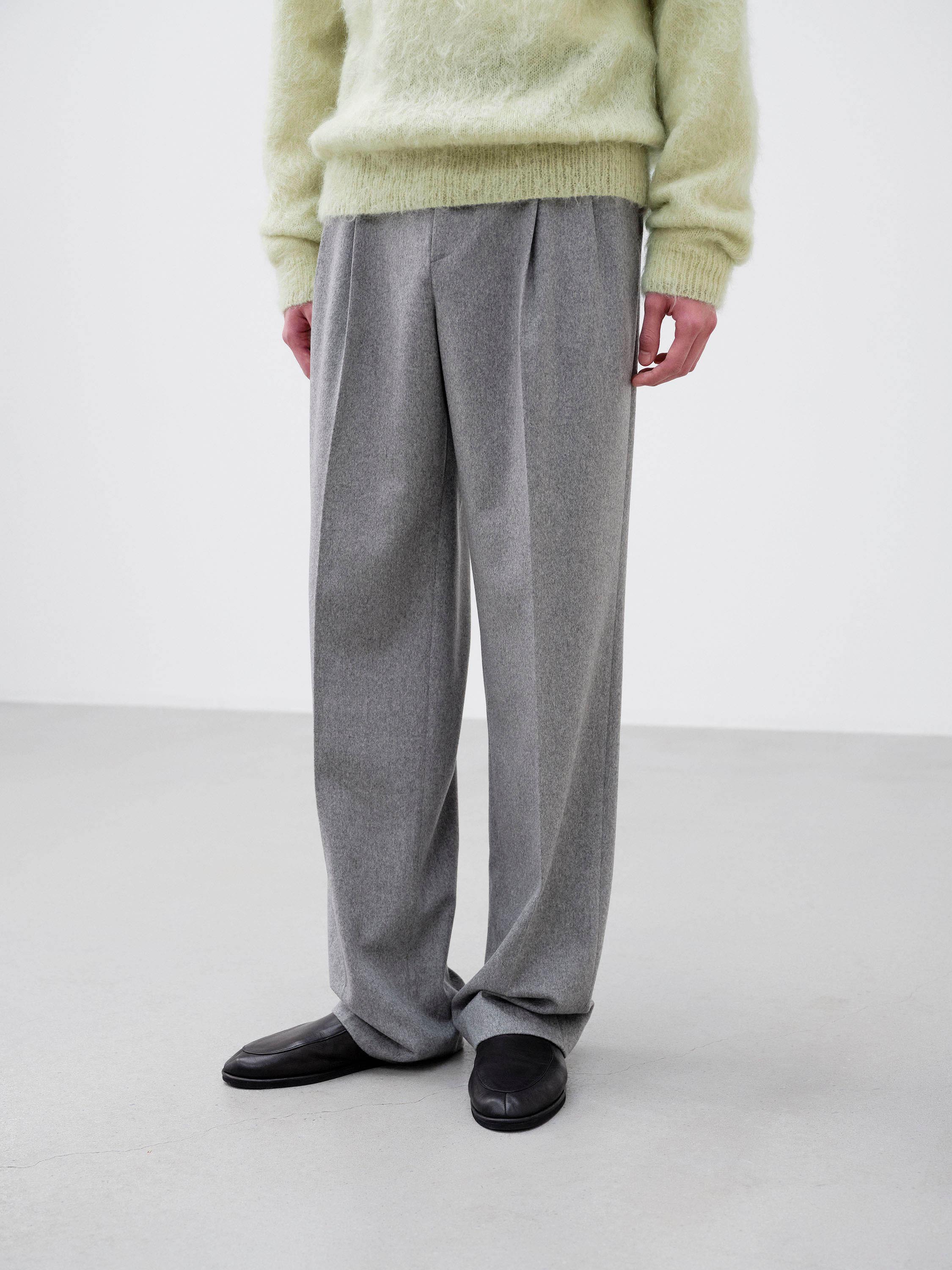 CASHMERE MOLESKIN TWO-TUCK SLACKS 詳細画像 TOP GRAY 1
