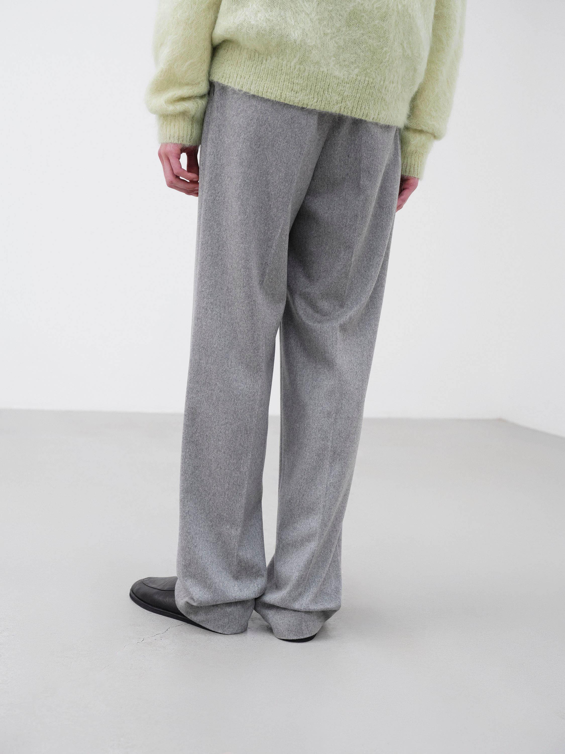 CASHMERE MOLESKIN TWO-TUCK SLACKS 詳細画像 TOP GRAY 4