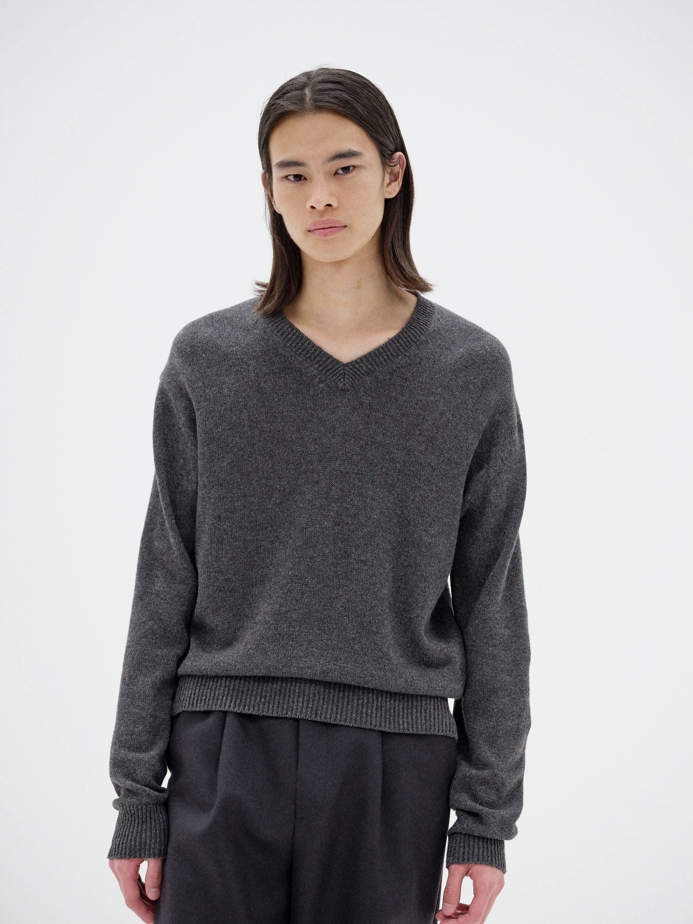 LIGHT CASHMERE KNIT V-NECK P/O 詳細画像 CHARCOAL 1
