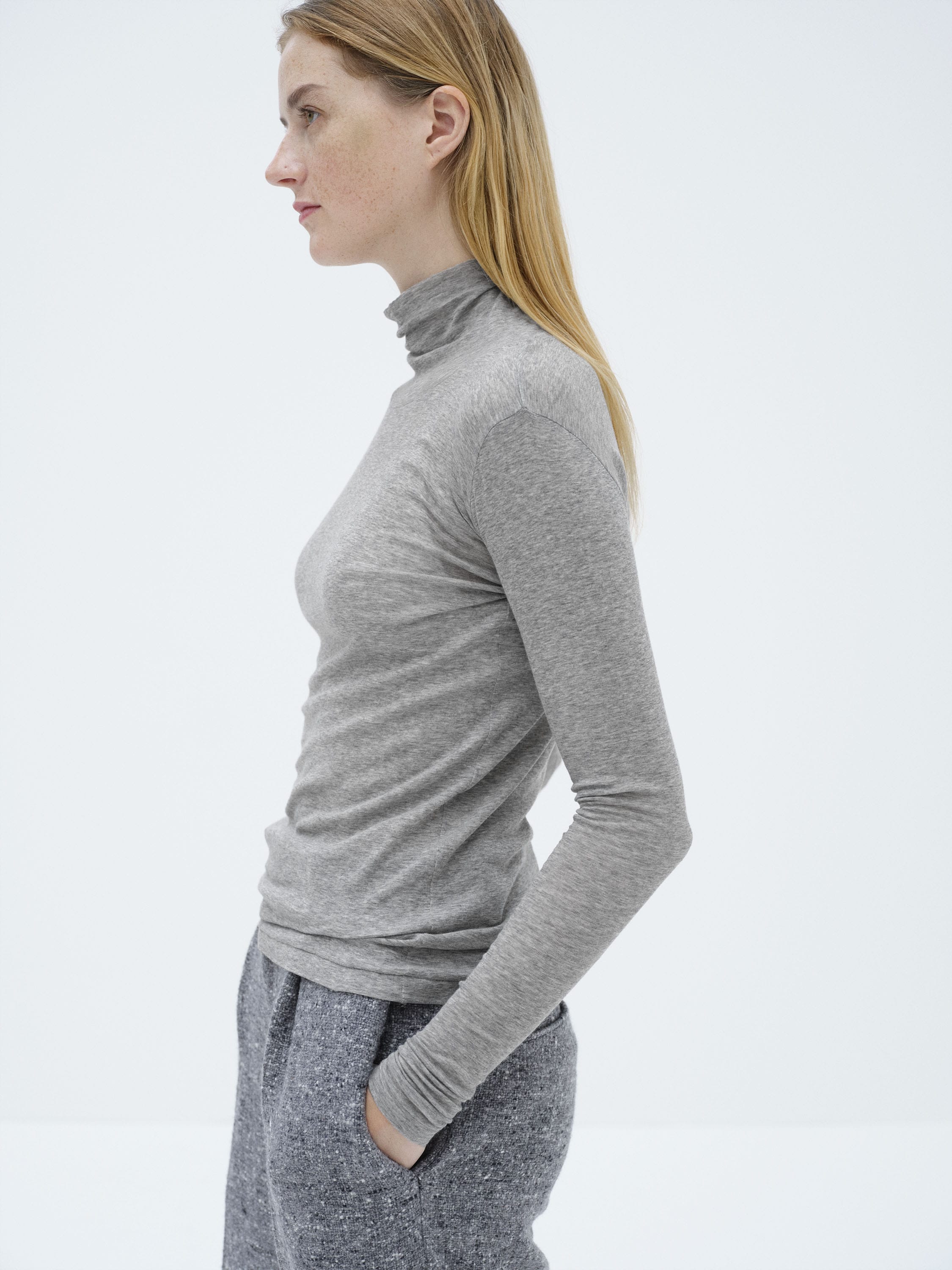 SUPER HIGH GAUGE SHEER RIB TURTLE NECK L/S TEE 詳細画像 TOP GRAY 2