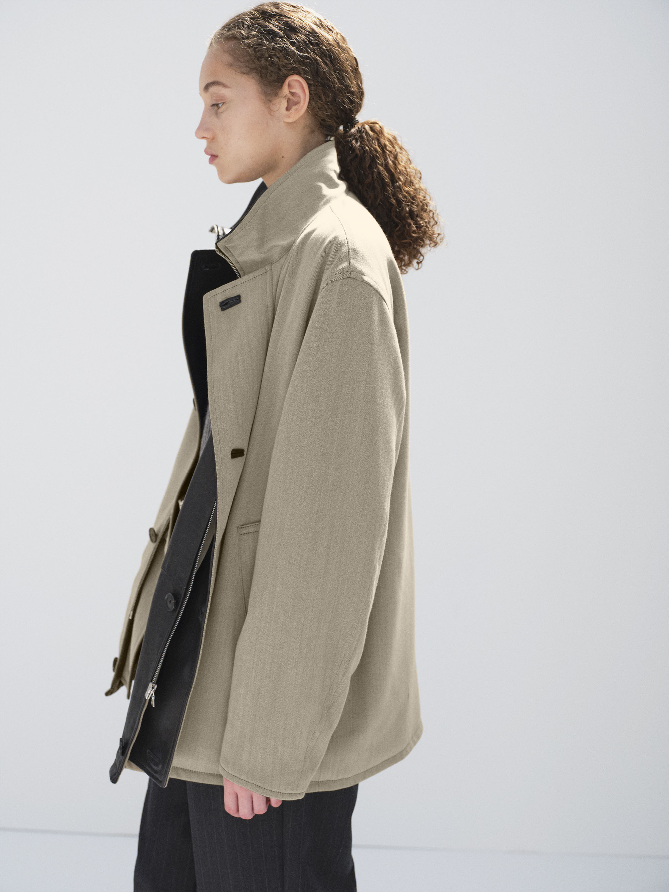 REVERSIBLE WOOL TWISTED TWILL / SHEEP LEATHER HALF COAT 詳細画像 KHAKI BEIGE CHAMBRAY × BLACK 3