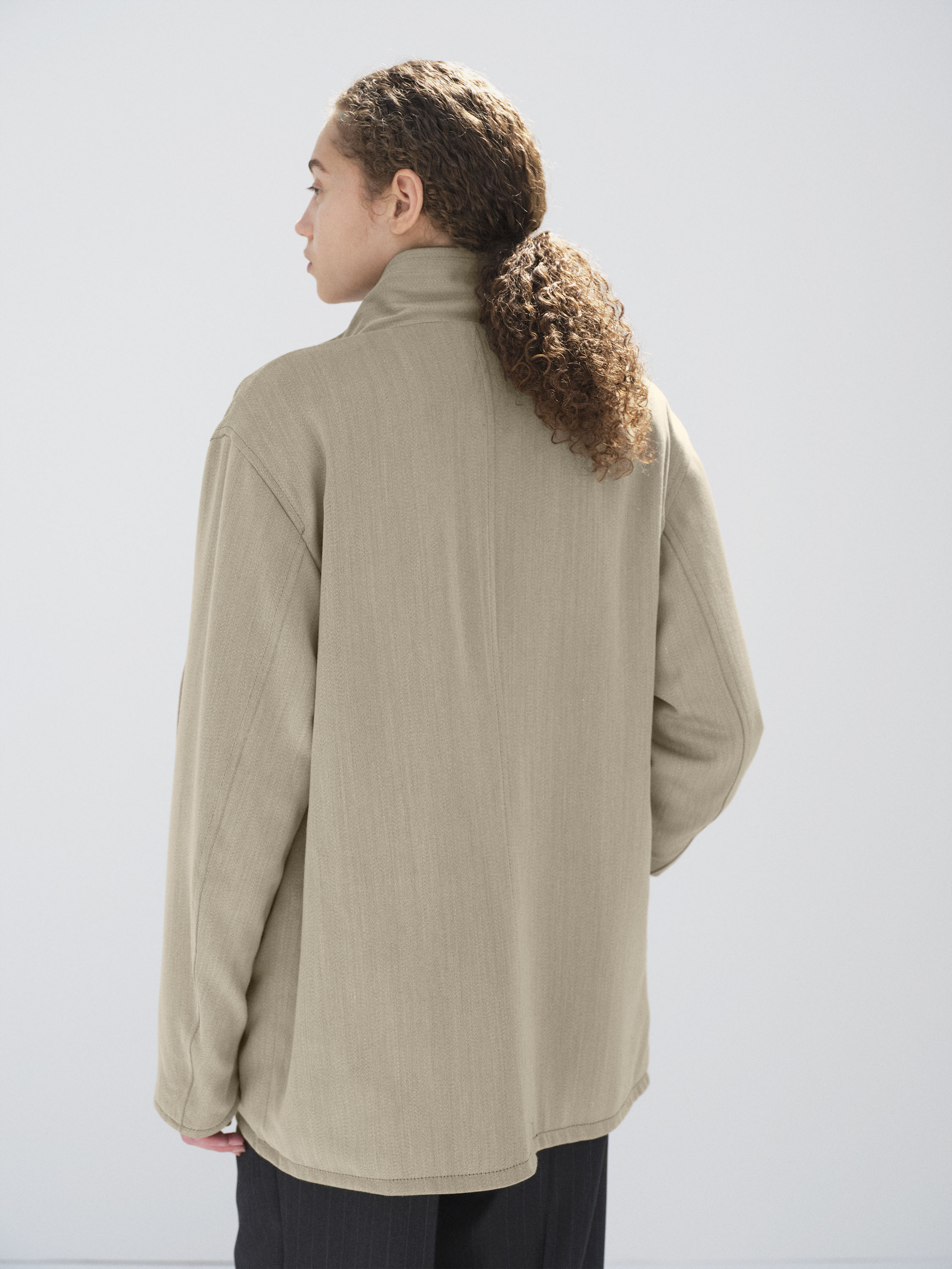 REVERSIBLE WOOL TWISTED TWILL / SHEEP LEATHER HALF COAT 詳細画像 KHAKI BEIGE CHAMBRAY × BLACK 4