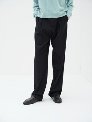 LIGHT WOOL MAX GABARDINE TWO-TUCK SLACKS