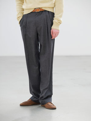 SUPER LIGHT WOOL TWO-TUCK SLACKS