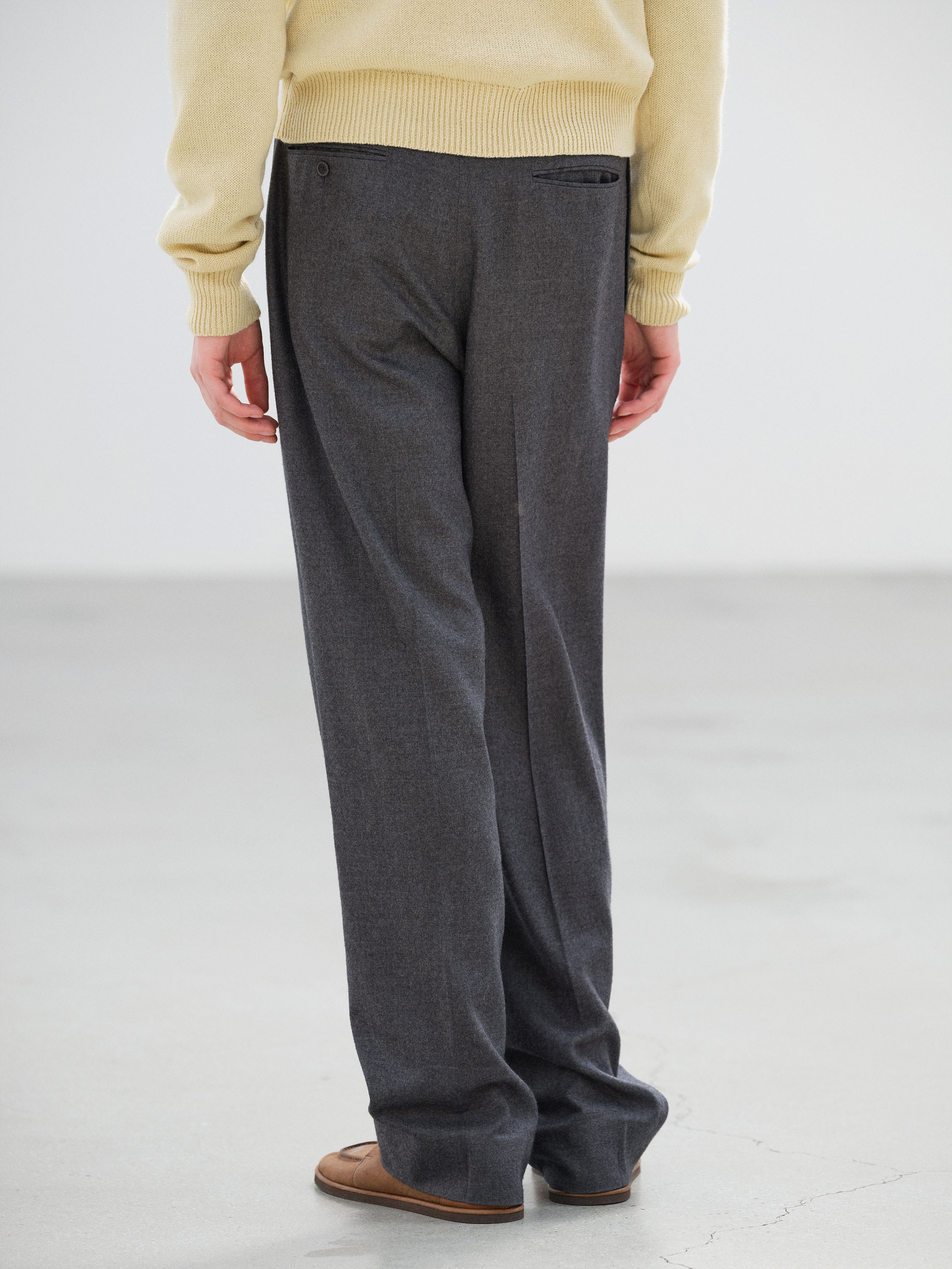 SUPER LIGHT WOOL TWO-TUCK SLACKS 詳細画像 TOP CHARCOAL 4