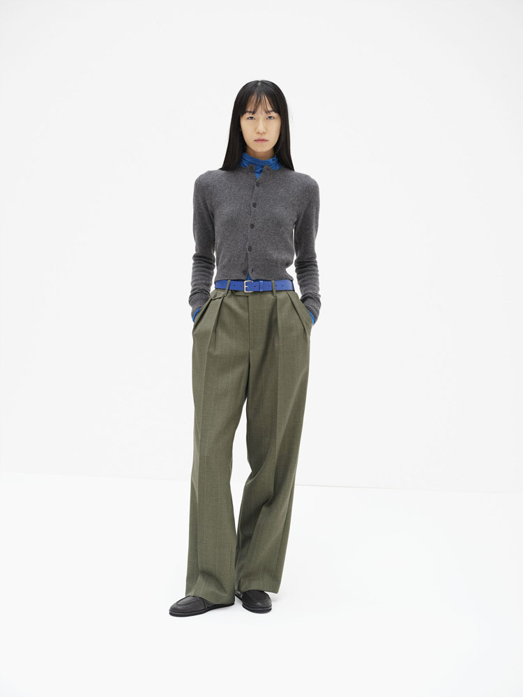 BLUEFACED WOOL TWO-TUCK SLACKS