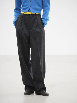 CASHMERE MOLESKIN TWO-TUCK SLACKS