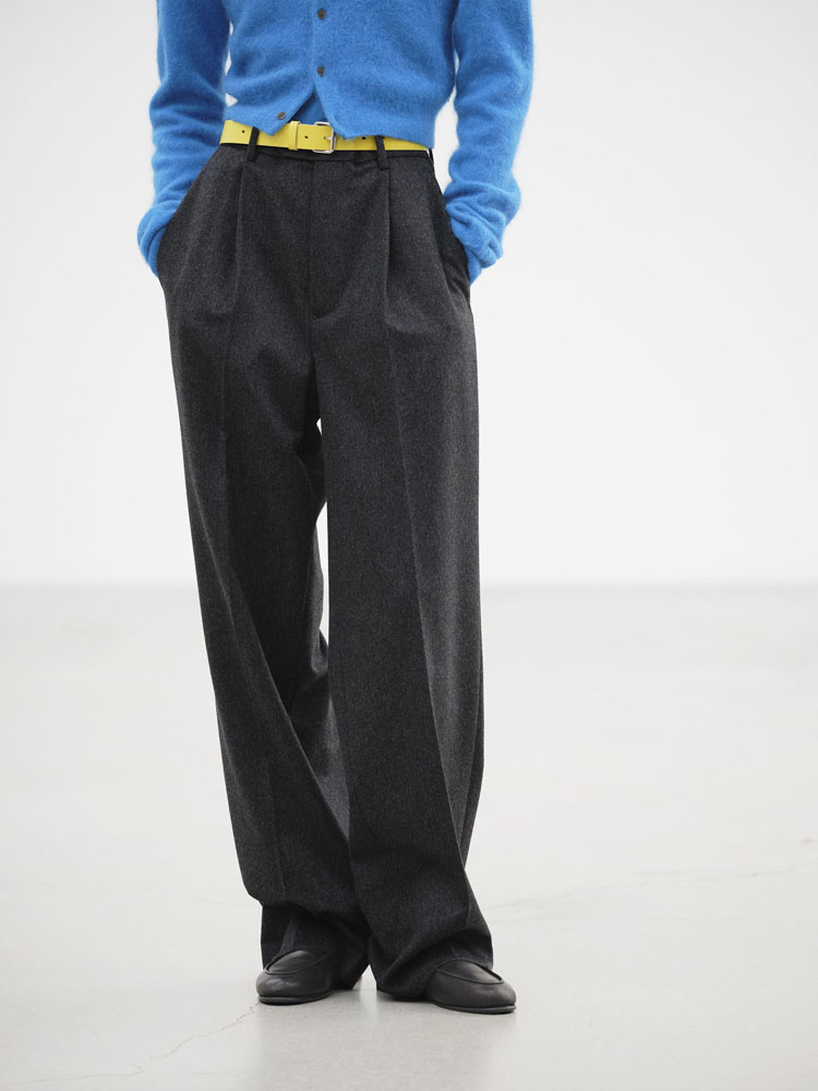 CASHMERE MOLESKIN TWO-TUCK SLACKS