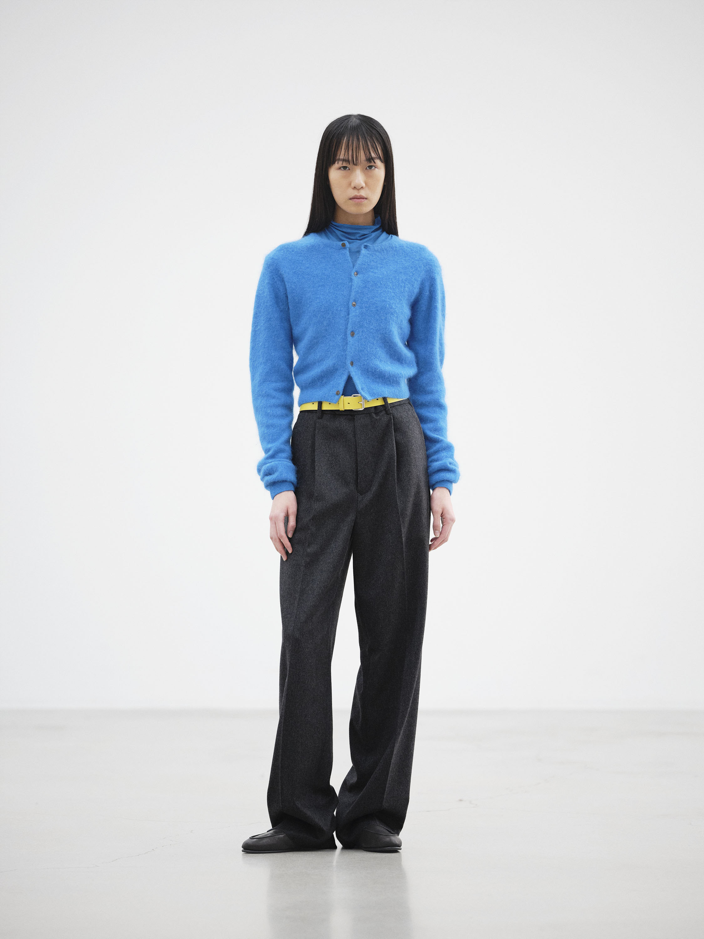 CASHMERE MOLESKIN TWO-TUCK SLACKS 詳細画像 TOP CHARCOAL 2