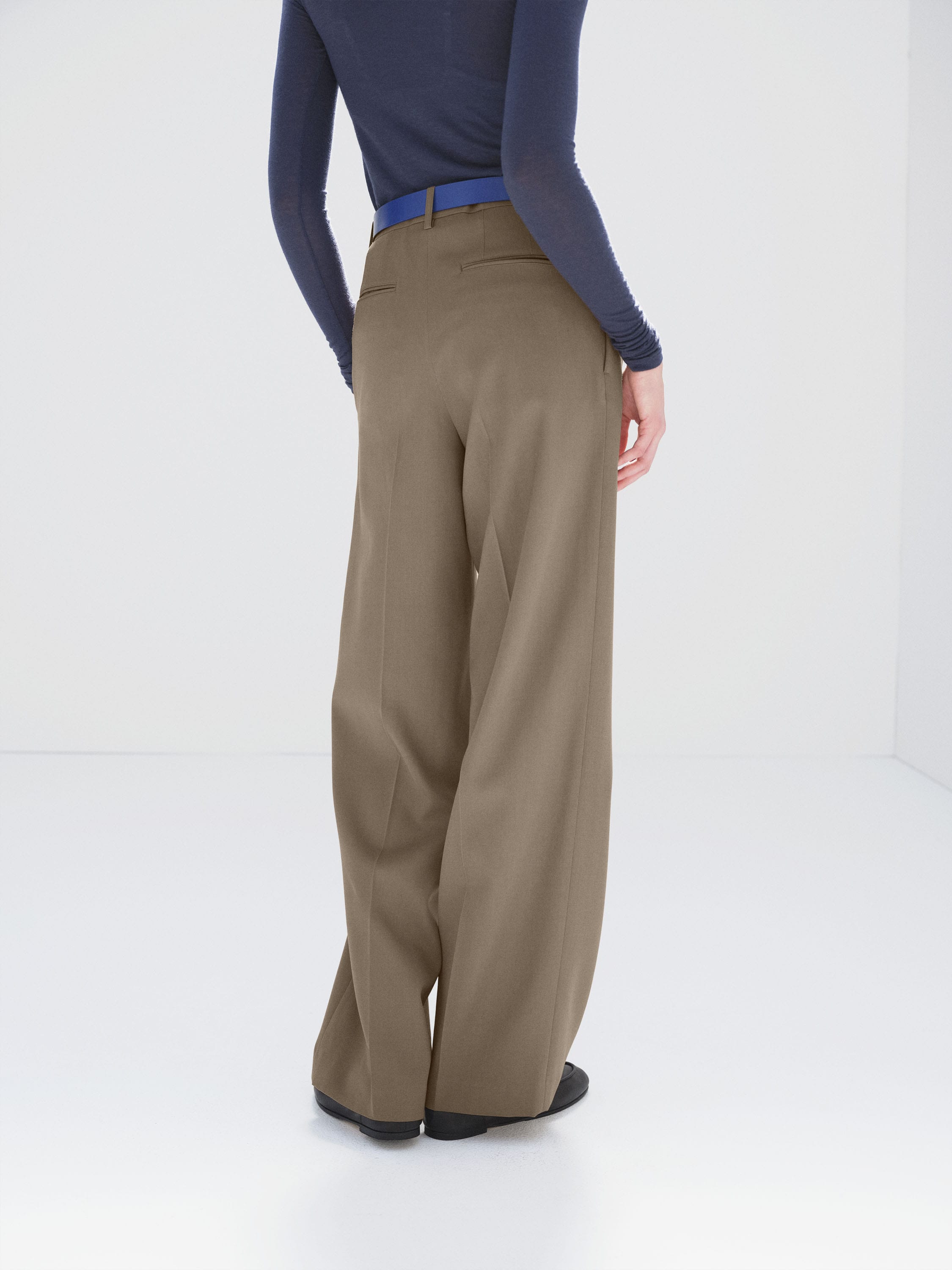 LIGHT WOOL MAX GABARDINE TWO-TUCK SLACKS 詳細画像 MOCHA BEIGE 4
