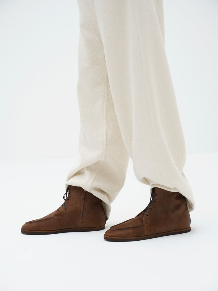 HORSEHIDE LEATHER LACE-UP BOOTS