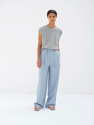 SEAMLESS CREW NECK SLEEVELESS