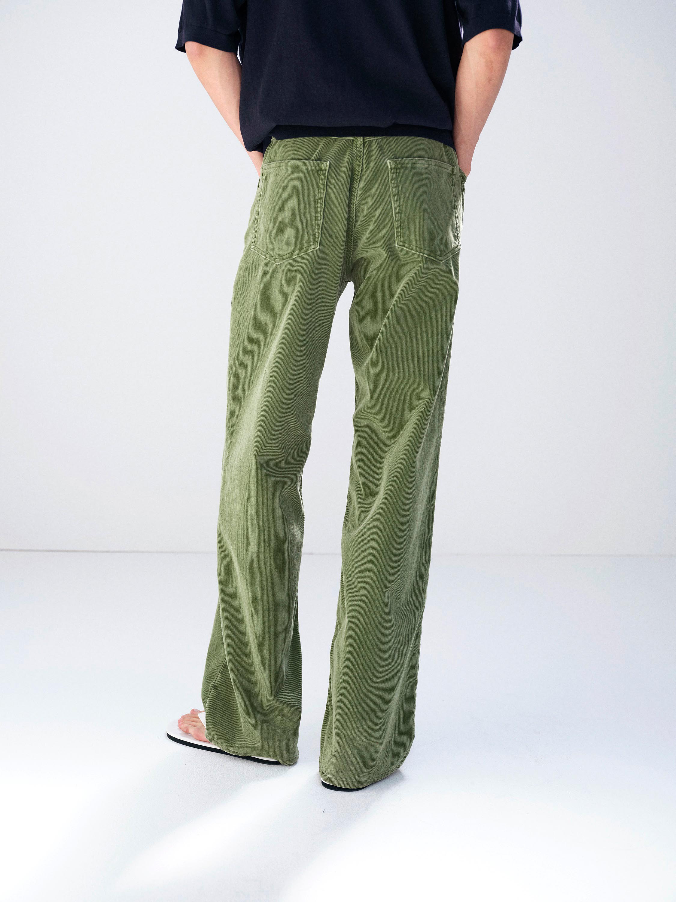 GARMENT-DYED FINX CORDUROY 5P WIDE PANTS 詳細画像 DUSTY GREEN 4