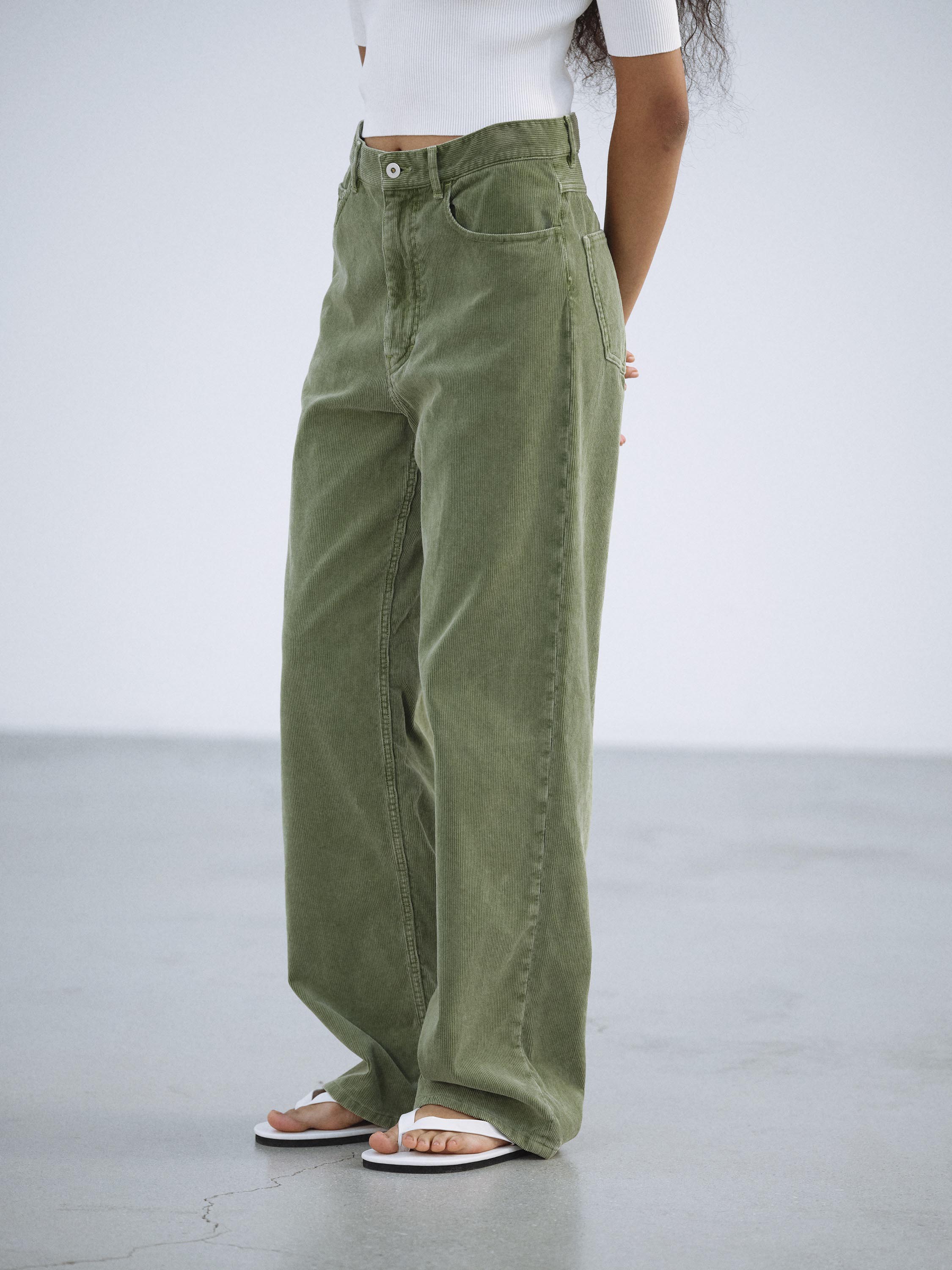 GARMENT-DYED FINX CORDUROY 5P WIDE PANTS 詳細画像 DUSTY GREEN 2