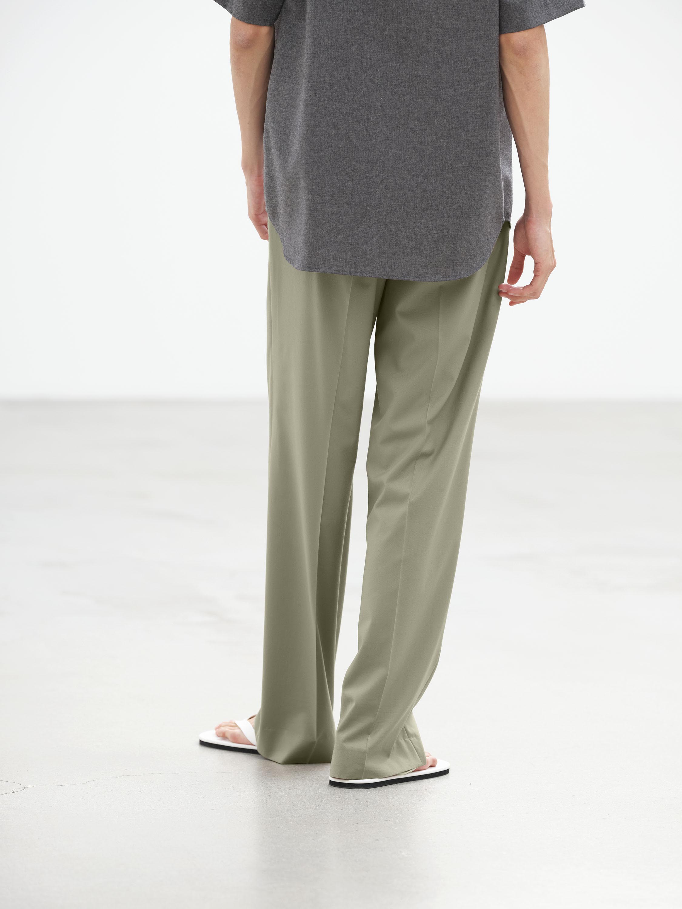 ULTRA FINE TROPICAL WOOL TWO-TUCK SLACKS 詳細画像 LIGHT KHAKI 2