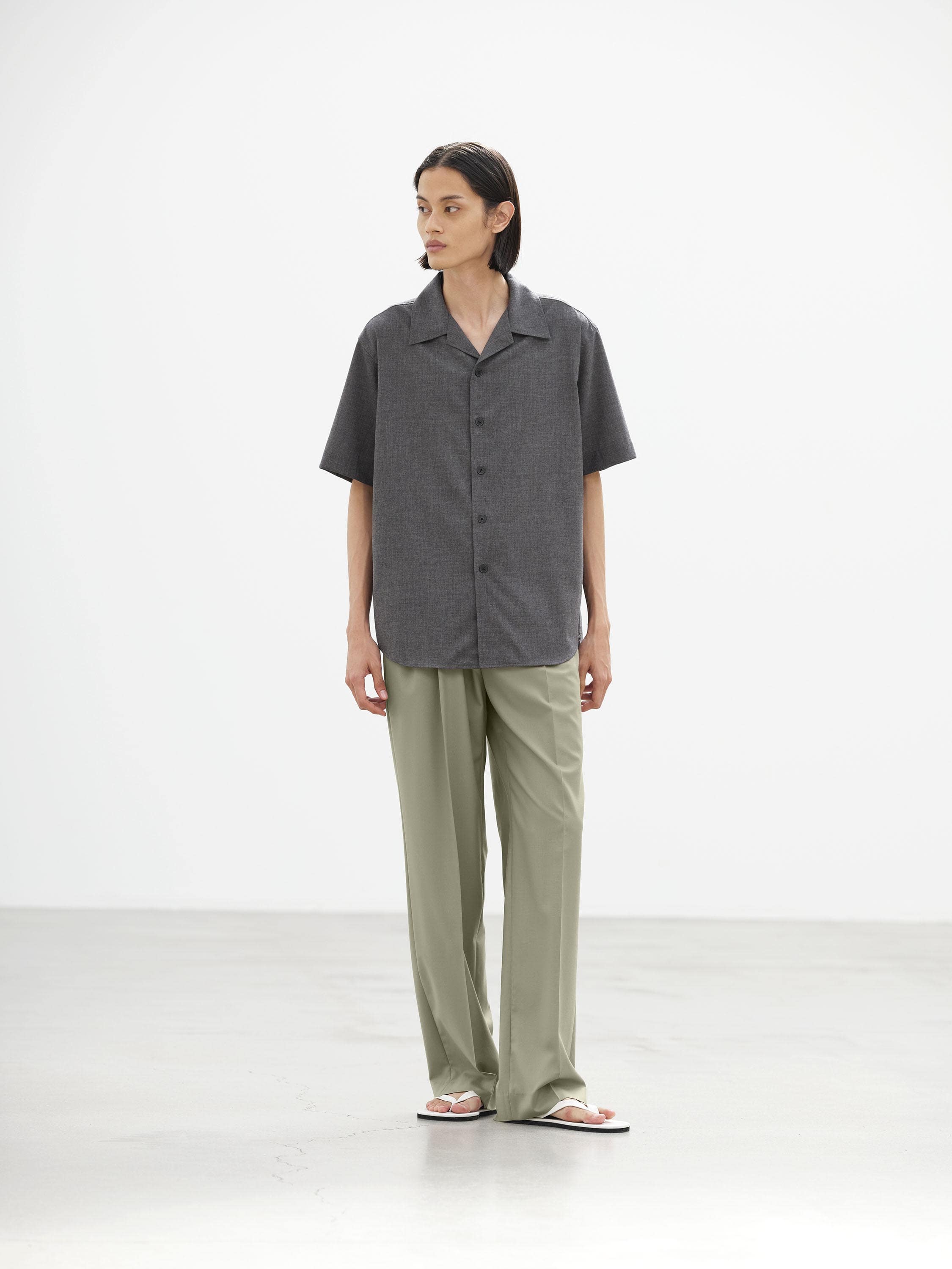 ULTRA FINE TROPICAL WOOL TWO-TUCK SLACKS 詳細画像 LIGHT KHAKI 4