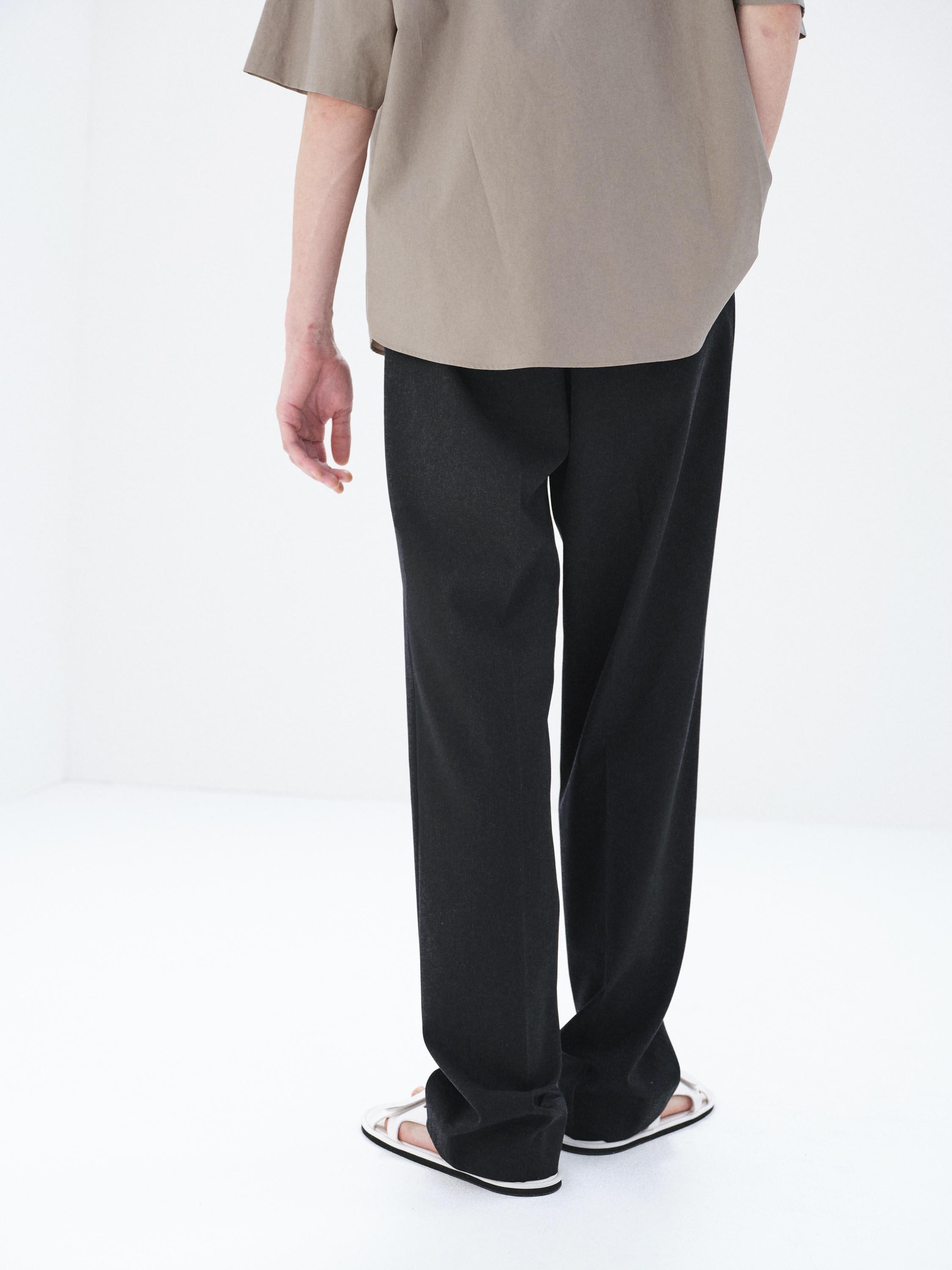 LIGHT WOOL MAX GABARDINE TWO-TUCK SLACKS 詳細画像 TOP BLACK 4