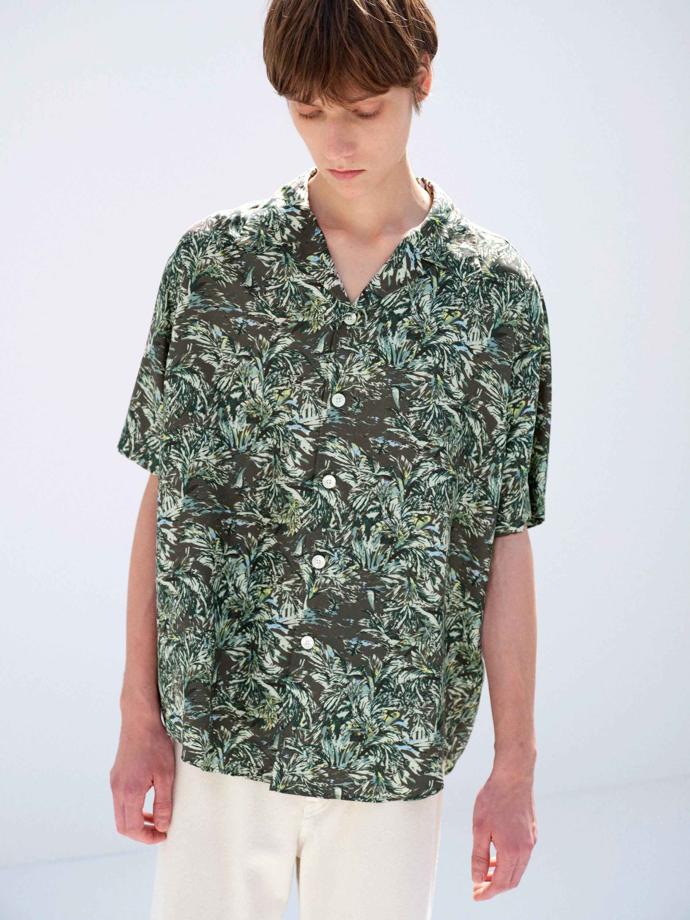 PRINTED AIRY SILK HALF-SLEEVED SHIRT 詳細画像 DARK BROWN 2