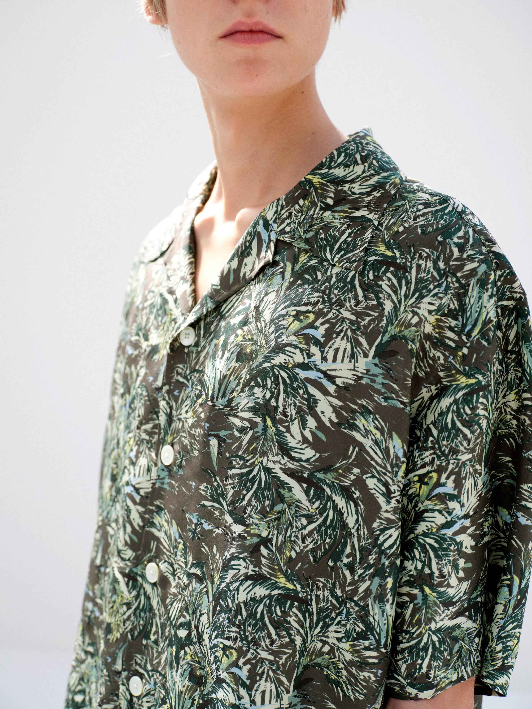 PRINTED AIRY SILK HALF-SLEEVED SHIRT 詳細画像 DARK BROWN 3