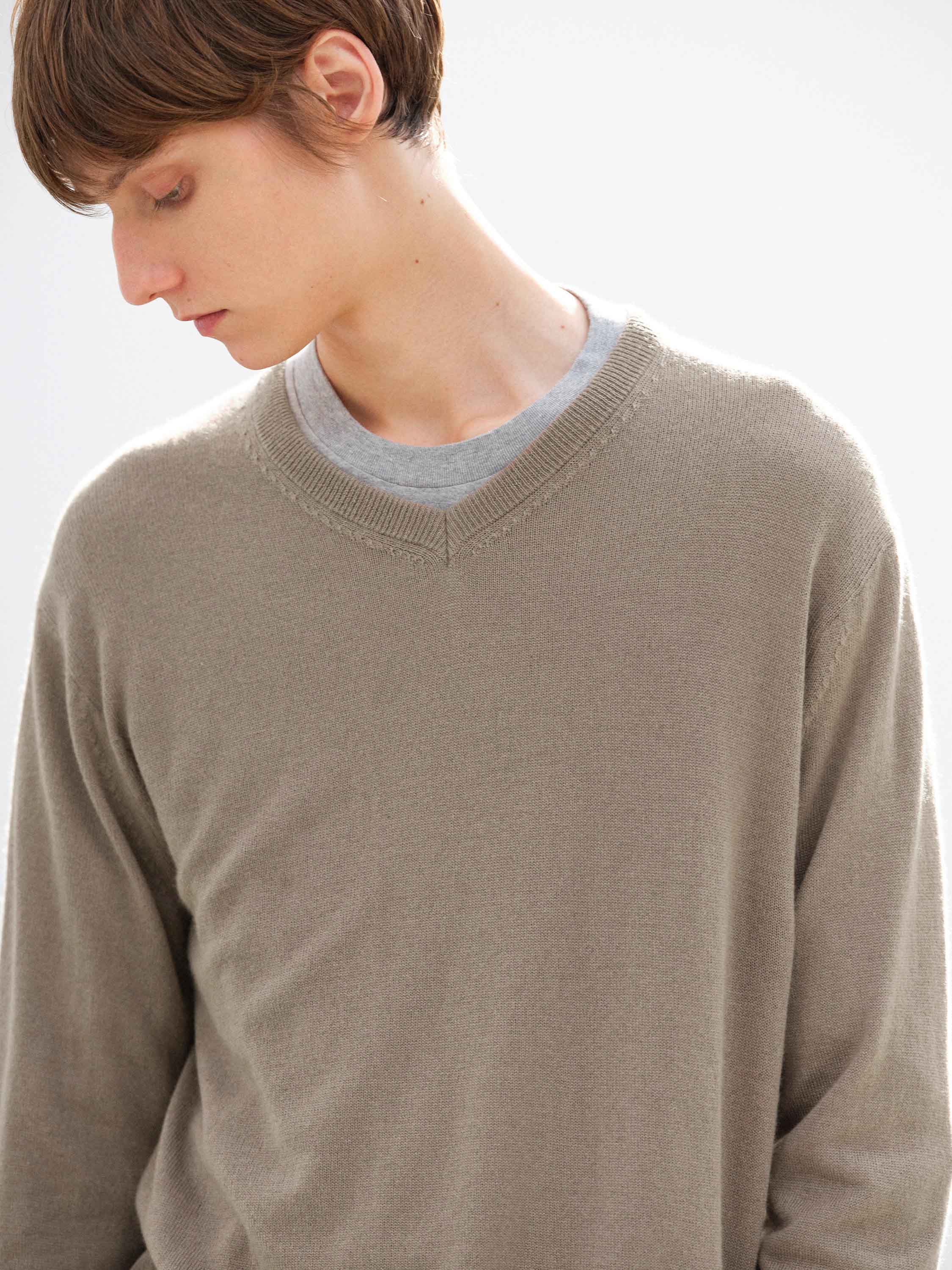 SUPER FINE CASHMERE SILK KNIT V-NECK P/O 詳細画像 KHAKI BROWN 3